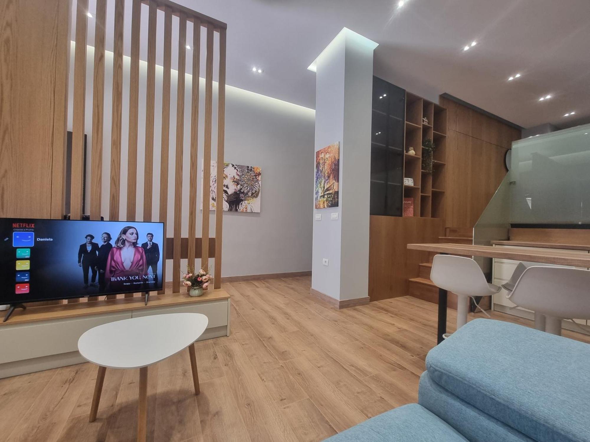 Centrepoint Stylish Apartment Tiranë Bilik gambar