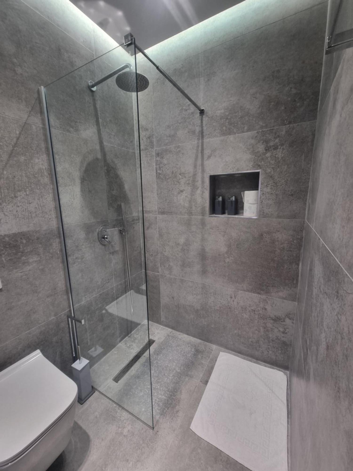 Centrepoint Stylish Apartment Tiranë Luaran gambar